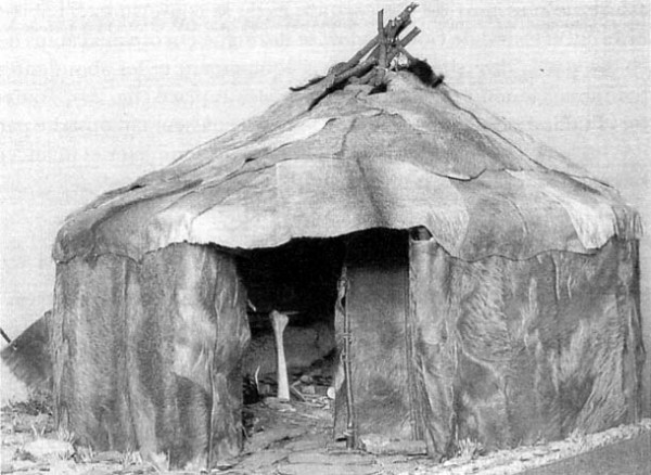 Image - Mizyn: mammoth-bone dwelling (reconstruction).